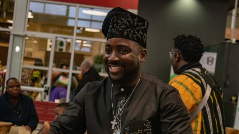 happy-moments-with-the-drummers-at-sokoni-market_orig